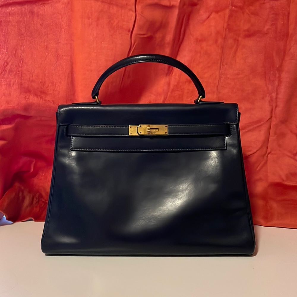 Hermès Kelly 32 Retourne Box Calfkin in Bleu Marine with gold hardware